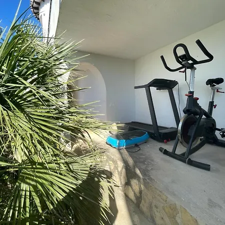 - 2 Bedrooms - Kitchen - Shared Pool - View *