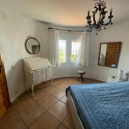 - 2 Bedrooms - Kitchen - Shared Pool - View