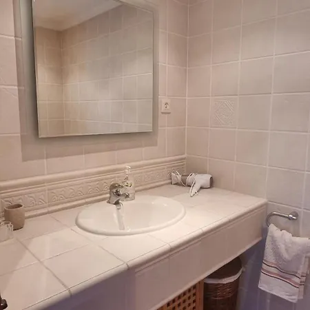 Lejlighed - 2 Bedrooms - Kitchen - Shared Pool - View